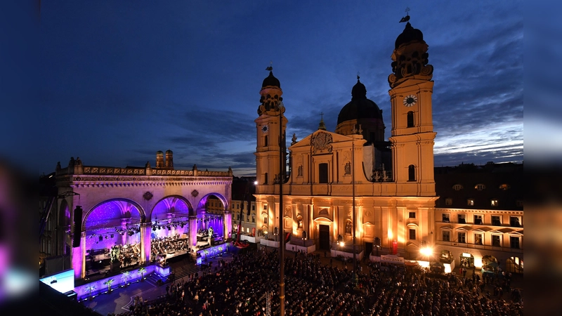Große Klassik unter freiem Himmel: Klassik am Odeonsplatz hat sich in München und weit darüber hinaus fest etabliert. (Foto: Marcus Schlaf)