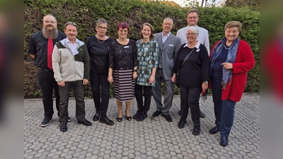 Vertreter von Drobs e.V. und des Caritasverbands München-Freising e.V. mit der stellvertretenden Landrätin Marese Hoffmann freuen sich über die neue Einrichtung. (Foto: Caritas)