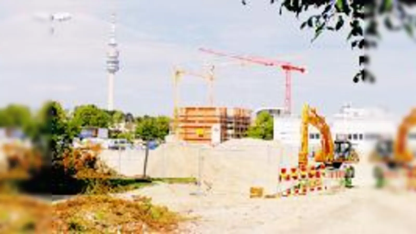 Noch herrscht am Ackermannbogen reger Baubetrieb, doch wenn endlich alles steht, sollen auch Kinder und Jugendliche mit einer Jugendfreizeitstätte auf ihre Kosten kommen.	 (Foto: sose)