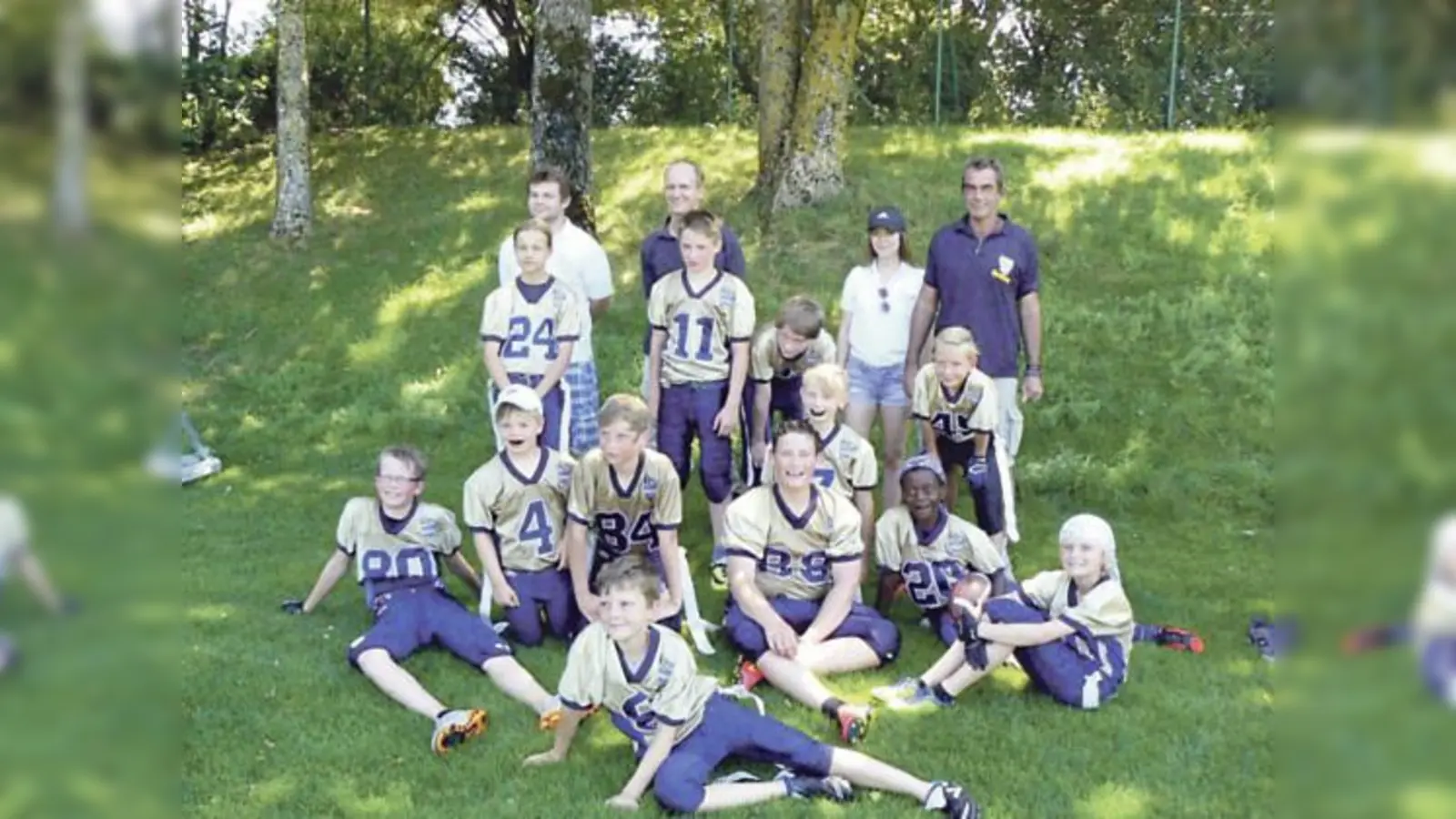 Die U13 Flag Bulls und ihre Coaches freuen sich über den ungeschlagenen Einzug in das ­Finalturnier um die bayerische Meisterschaft.	 (Foto: R. Maier)