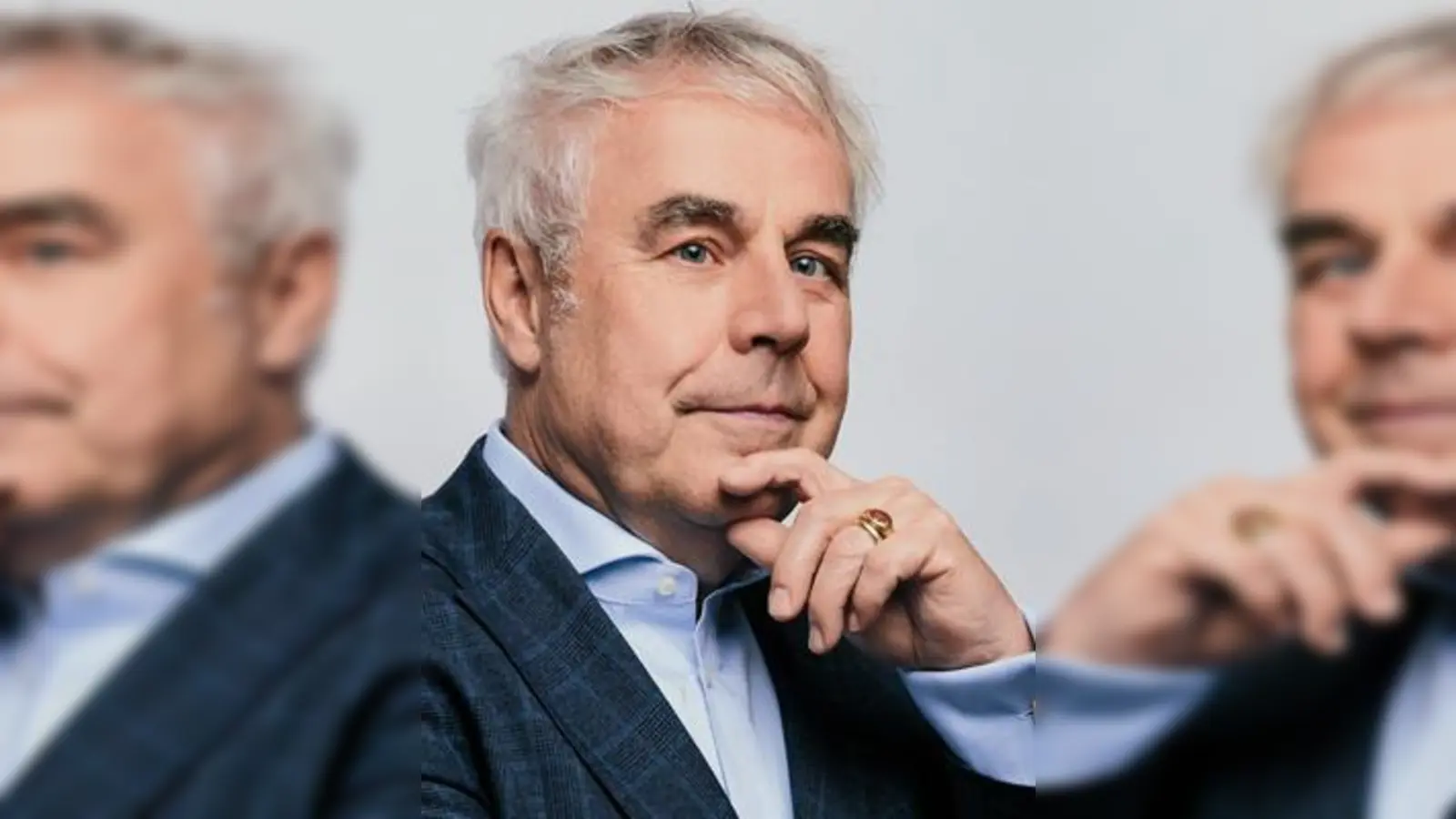 C. Bernd Sucher stellt sein Buch im Gräfelfinger Bürgerhaus vor. (Foto: © Thomas Dashuber)