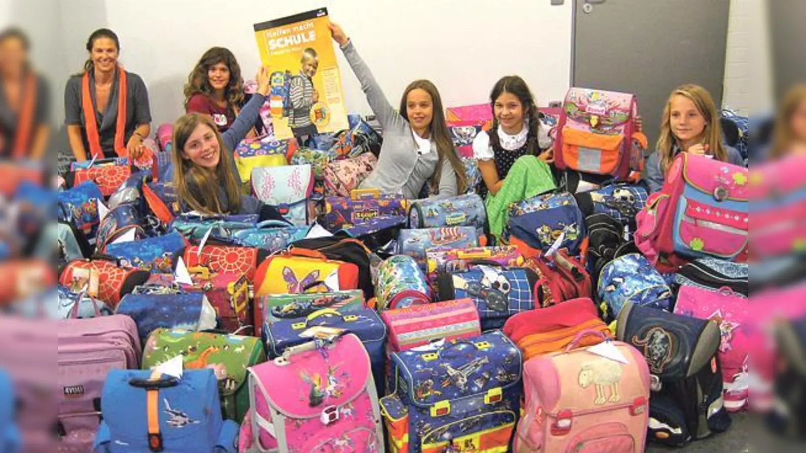 300 Schulranzen kamen letztes Jahr im Münchner Osten zusammen.	 (Foto: VA)