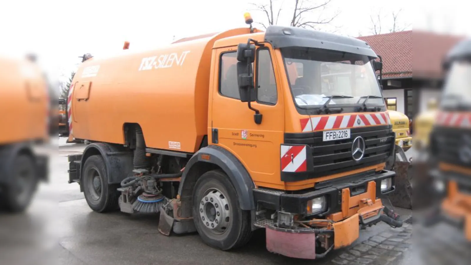 Eine große Kehrmaschine wie diese kehrt was weg beim Frühjahrseinsatz. (Foto: Stadtbauhof Germering)