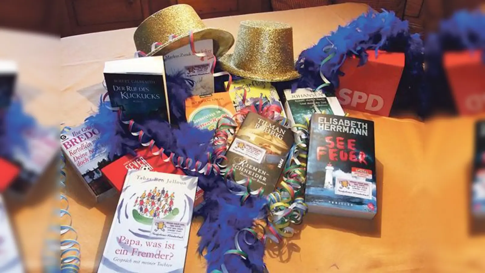 »Freiheit für unsere Bücher«  überall im Gemeindegebiet liegen Bücher aus.	 (Foto: SPD Neufahrn)