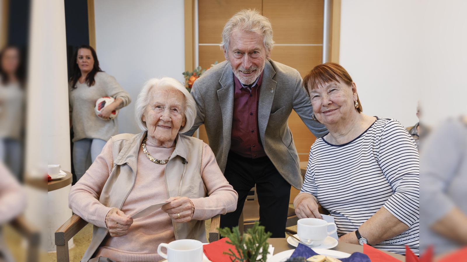 Paul-Breitner-besuchte-das-Evangelisches-Pflegezentrum-Sendling