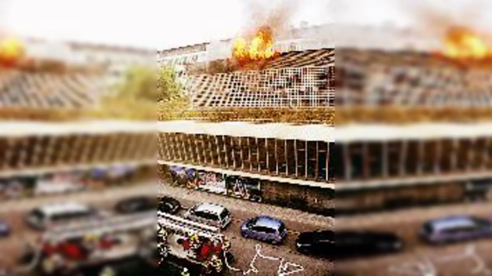 Gewaltig rauchte es vergangenen Dienstag beim Brand in der Meiserstraße. Anlieger wurden gebeten, ihre Fenster zu schließen.	 (Foto: Feuerwehr)