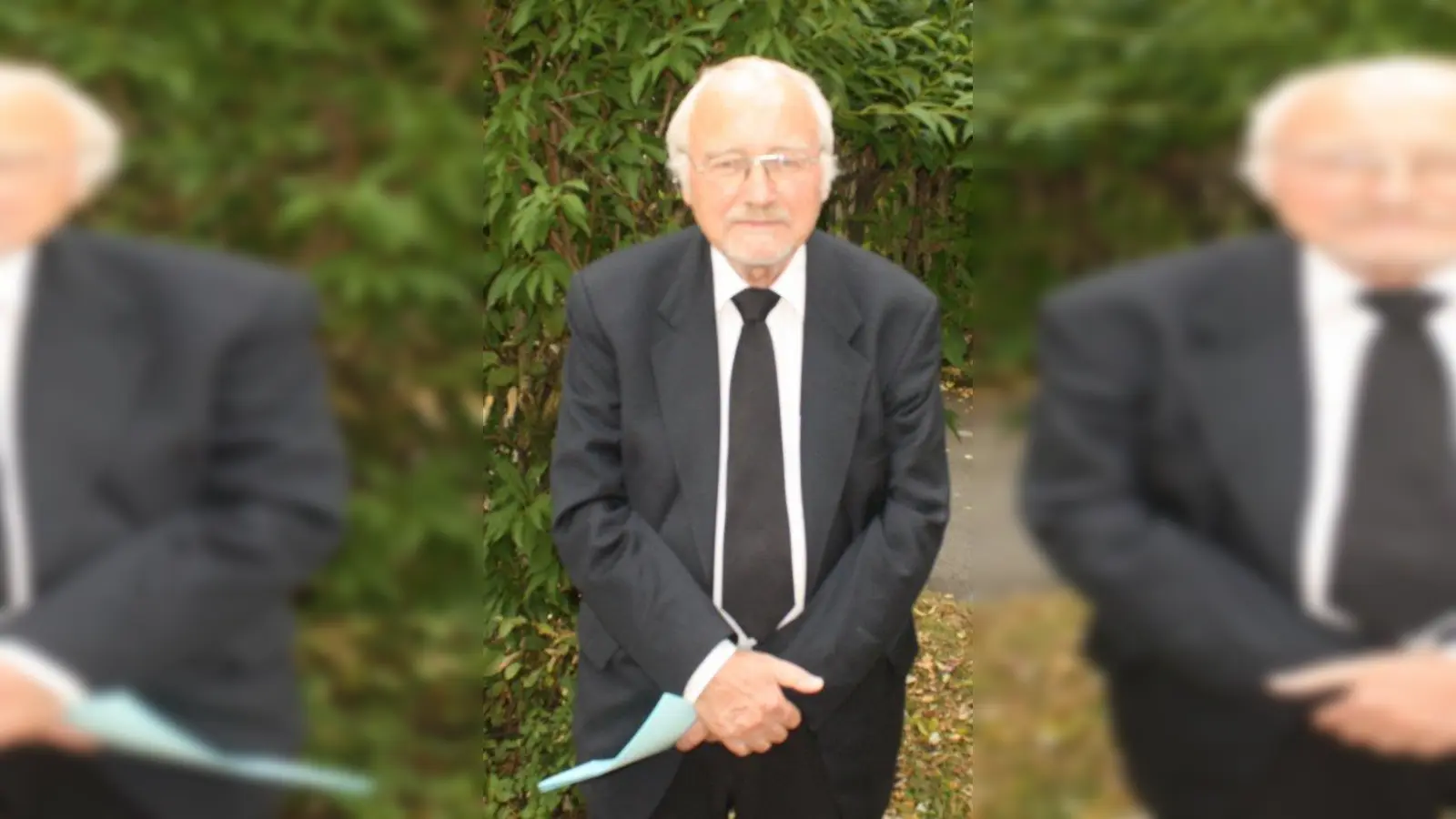 Karl-Otto Saur findet die passenden Worte am Grab. (Foto: DS)