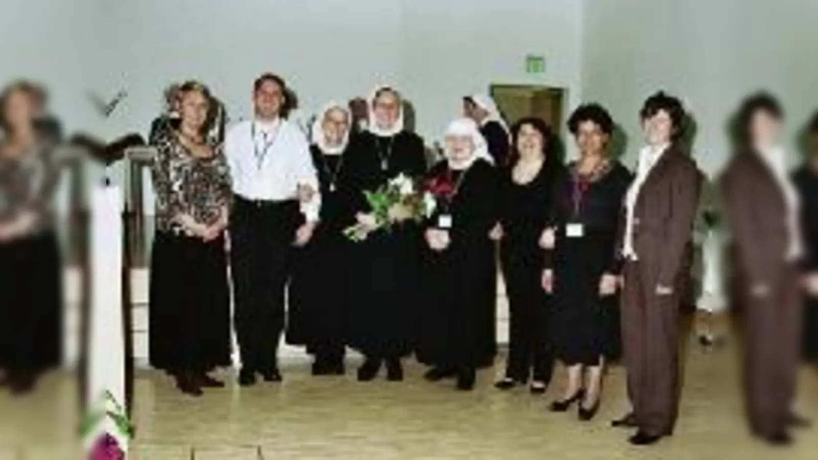 Generaloberin Schwester M. Theodolinde Mehltretter (3. v. l.) mit den Dienstjubilaren des Alten- und Pflegeheims St. Michael.	 (Foto: Privat)