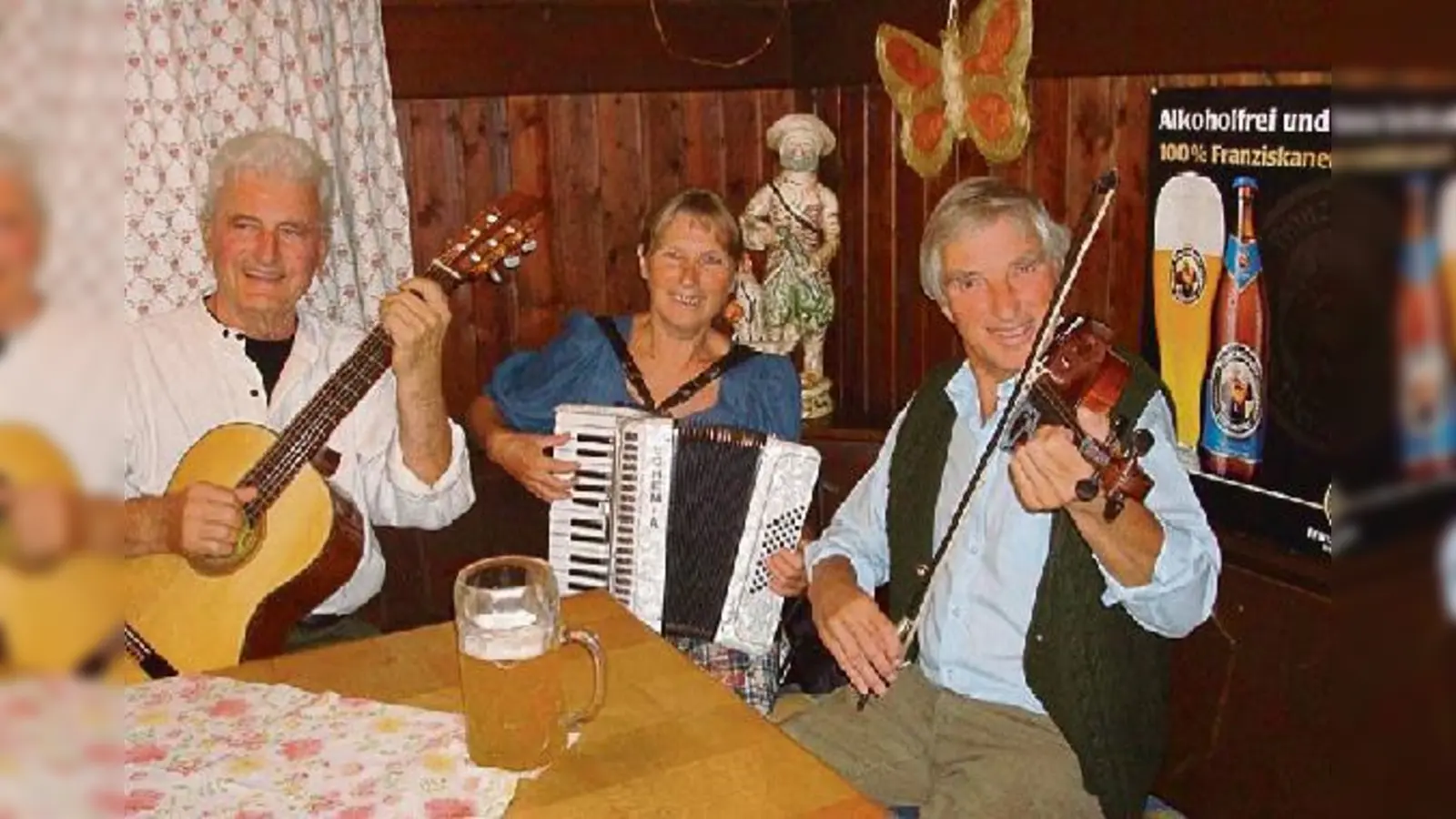 Ferdl Holler sowie Ruth und Adi Stark an einem »griabigen Donnerstagabend«.  (Foto: VA)