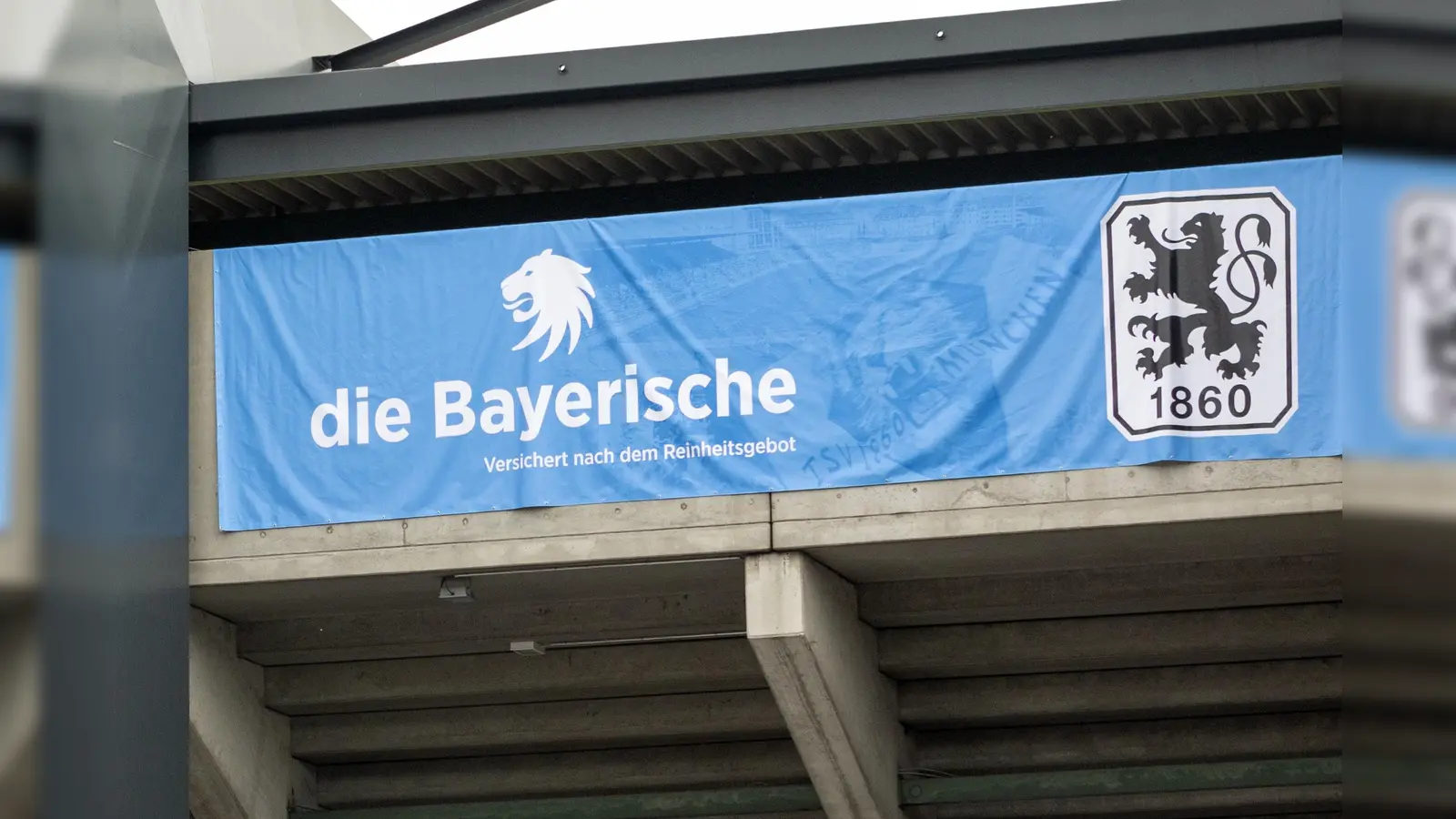 Standhaft: Löwen-Sponsor die Bayerische. (Foto: Anne Wild)