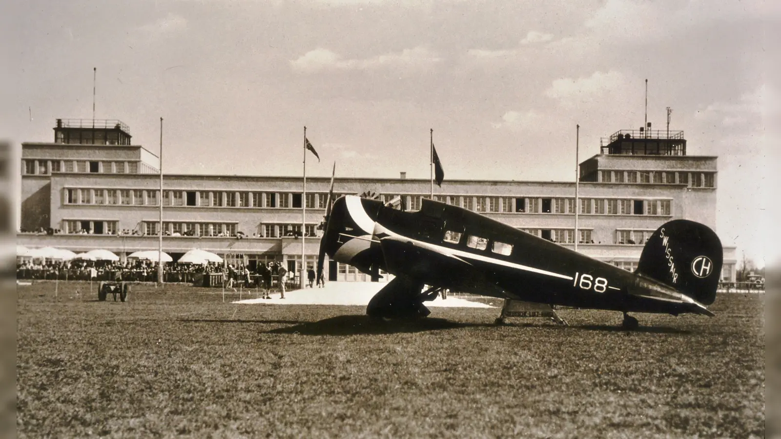 Mit dem verstärkten Aufkommen der Flugzeuge wurde das militärisch geprägte Oberwiesenfeld ab 1909 auch als Flugplatz genutzt. (Foto: Geschichtsverein Moosach)