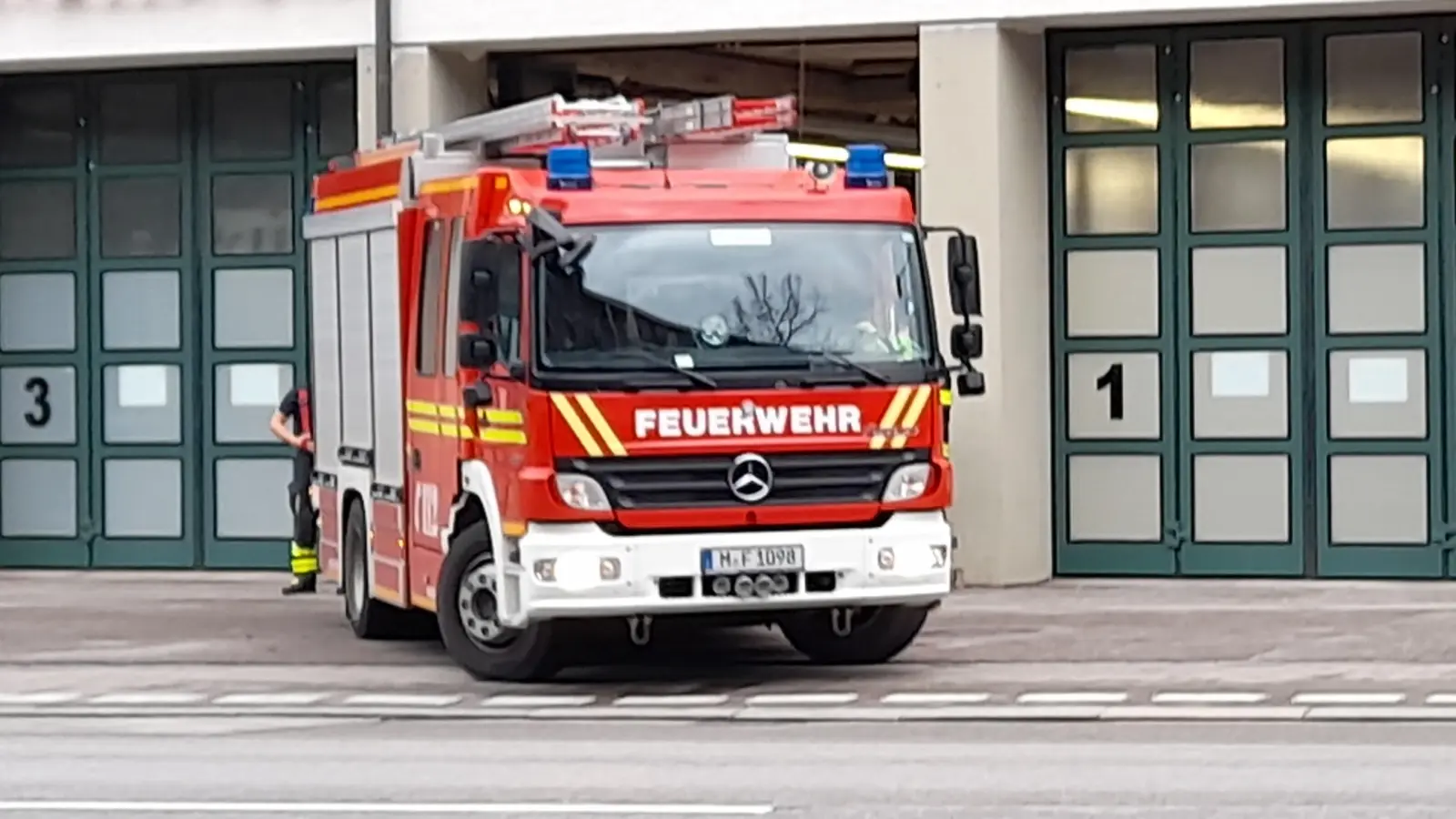 Die Feuerwache 3 im Westend wird zwar weiter betrieben, die Berufsfeuerwehr soll aber in Laim eine neue Feuerwache dazukommen. (Foto: Beatrix Köber)