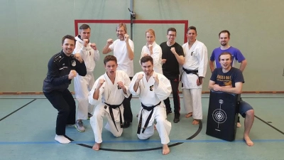 Als Körperkontakte noch erlaubt waren: Anfang März hielt die Karateabteilung des TSV Pliening-Landsham einen Selbstverteidigungslehrgang ab. (Foto: Verein)