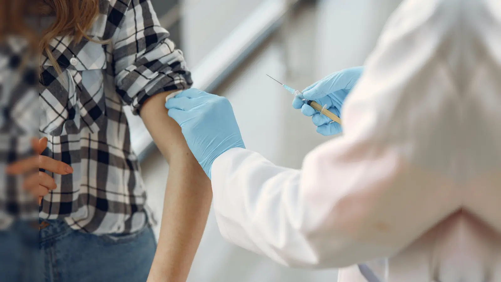 Die 4. Corona-Welle ist am Rollen: Das Landratsamt bittet daher alle Unentschlossenen, sich schnellstmöglichst impfen zu lassen.  (Foto: CC0)