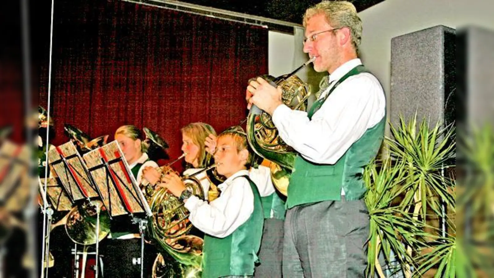 Gemeinsam mit dem Blasorchester tritt die Jugendblaskapelle der Freunde Grünwalds auf. Jetzt sucht die Kapelle neuen Nachwuchs.	 (Foto: Privat)