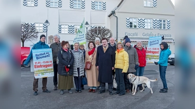 In Ebersberg fanden sich zum Auftakt des Volksbegehrens parteiübergreifende Unterzeichner ein. (Foto: Ludwig Seitz)