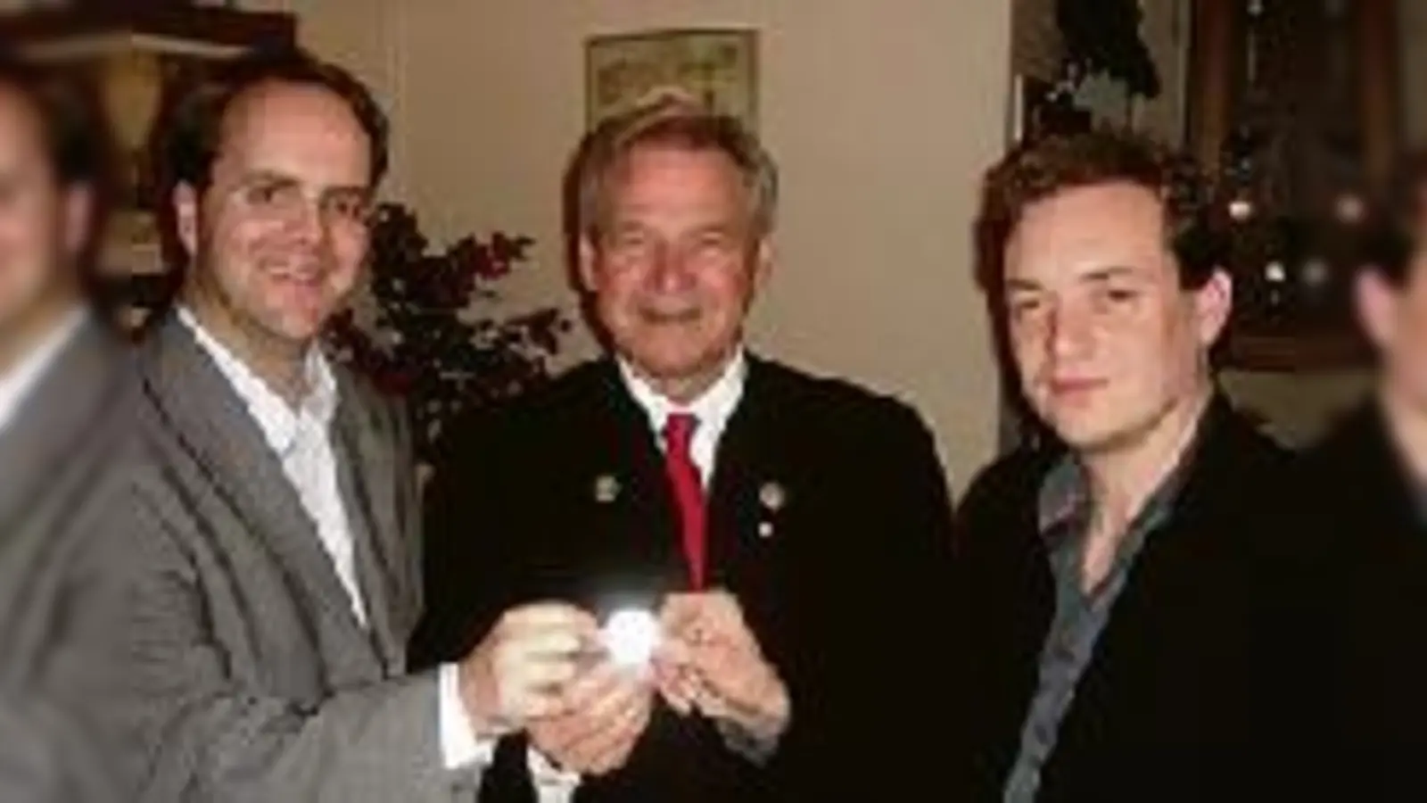 MdL Hermann Memmel und die Gratulanten Rinderspacher (li.) und Ingo Mittermaier (re.).	 (Foto: Privat)