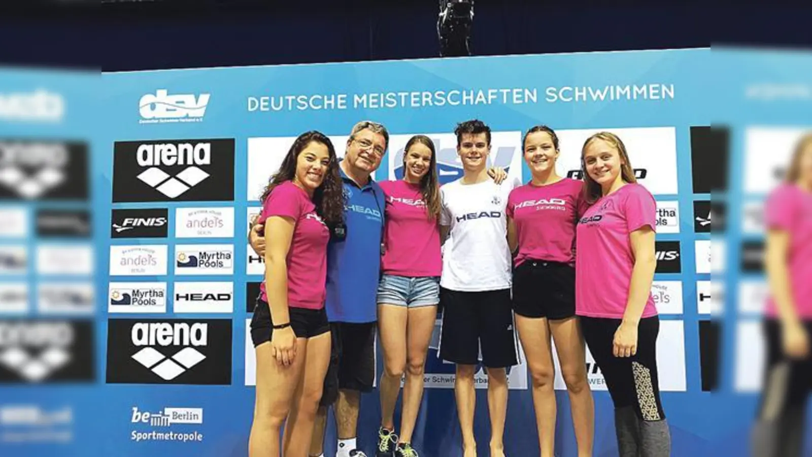 In Berlin für den SC Prinz Eugen (von links nach rechts): Juliana Adami, Cheftrainer Elvir Mangafic, Hanna Pfannes, Markus Fischer, Emilia Nüssler und Eileen Molas Huerta. 	 (Foto: Verein)