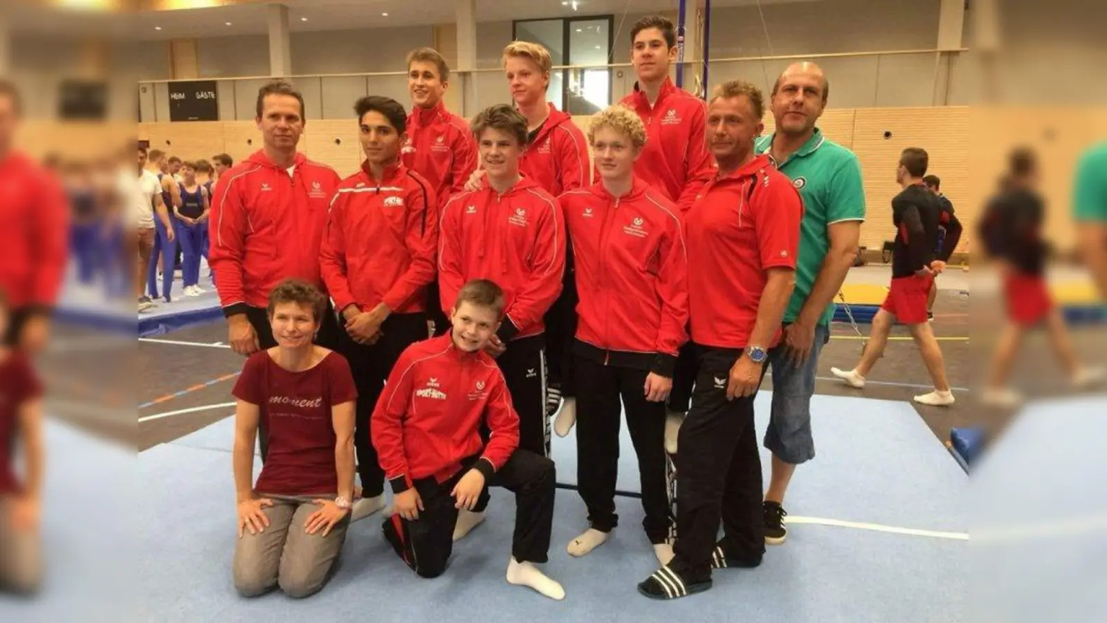 Siegreiche Turner des TSV UG und TSV Gaimersheim mit <br> Trainern, Sponsor und Kampfrichterin. (Foto: TSV Germering)