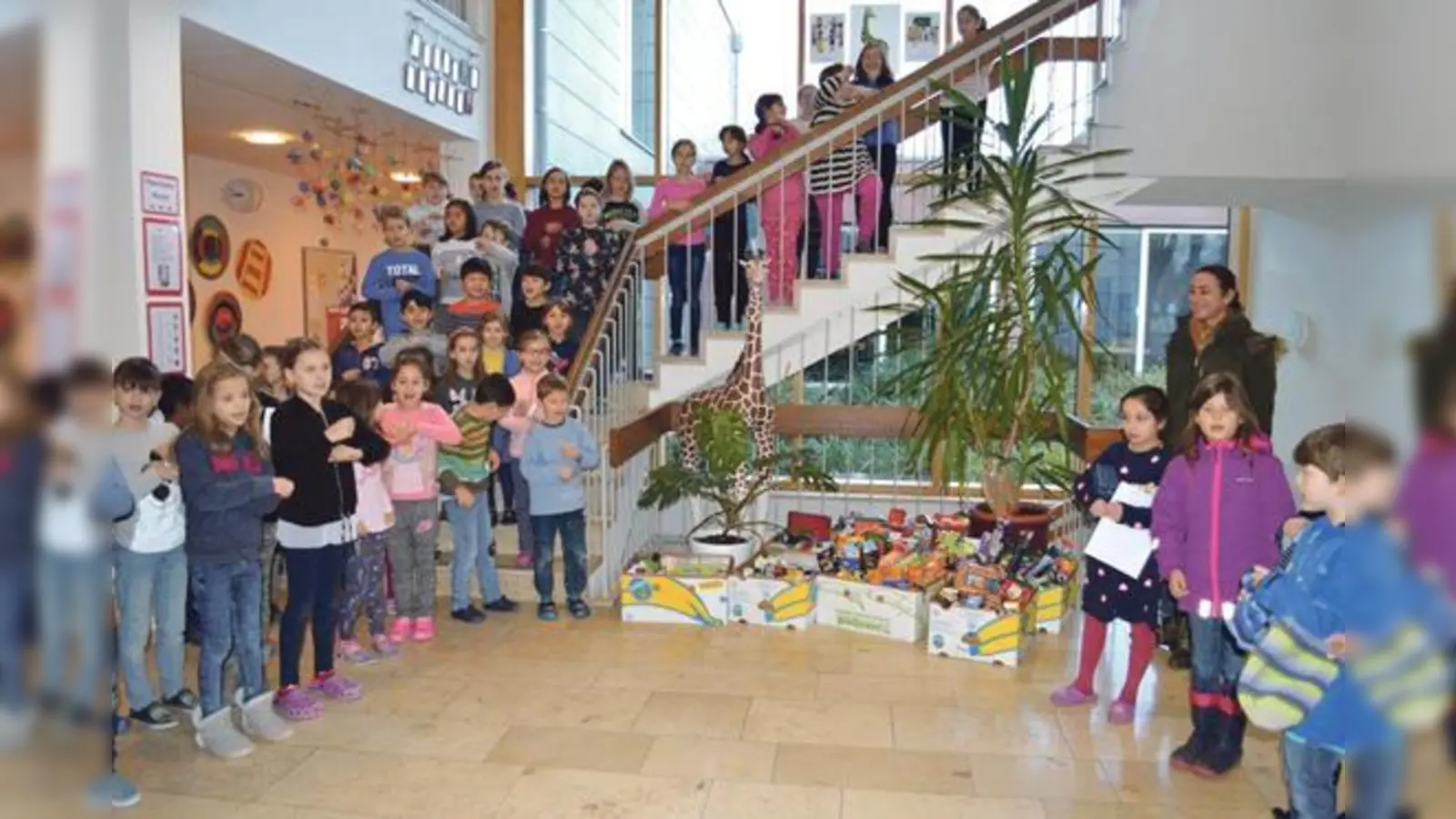 Schüler der Grundschule Hochbrück sammelten fleißig für den »Garchinger Tisch«. 	 (Foto: Alicia Unglaub)