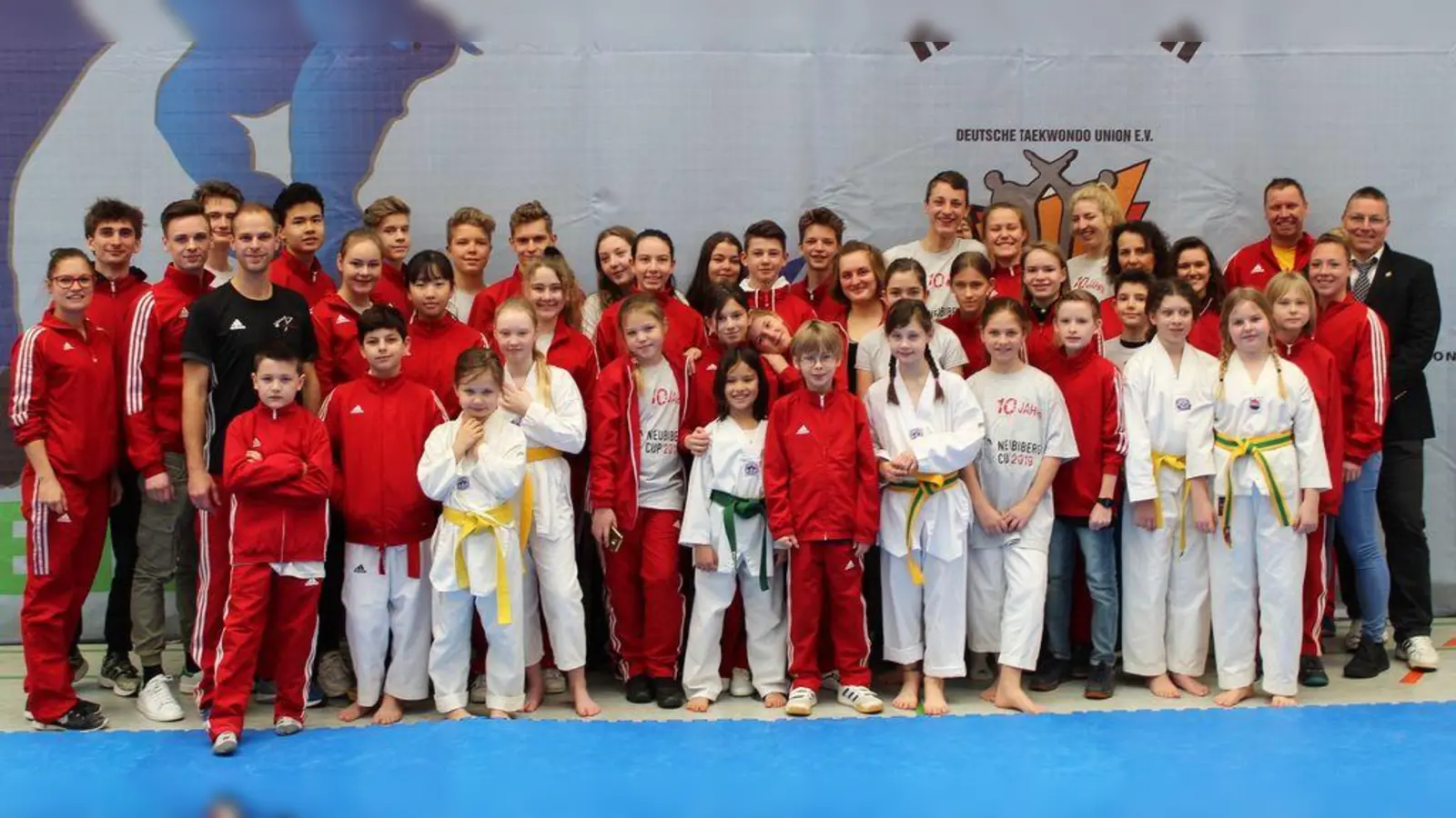 Die Teilnehmer des Jubiläums-Cups strahlten, gemeinsam hatten bestritten sie viele spannende Wettkämpfe. (Foto: VA)