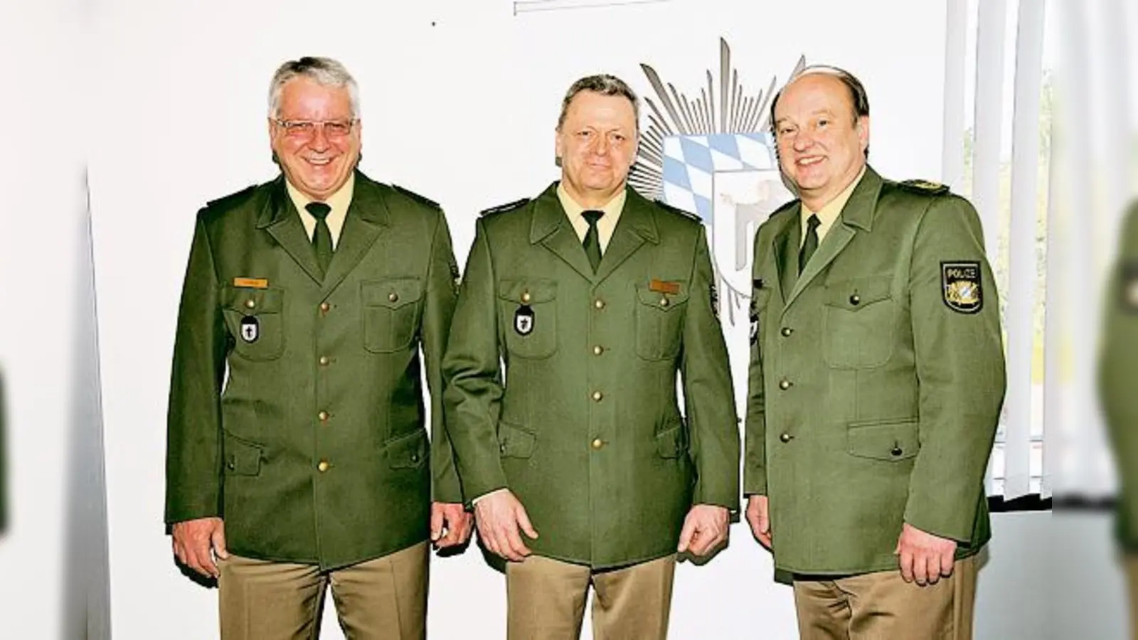 Hans-Jürgen Notka, Albert Bauer und Polizeipräsident Hubertus Andrä (v. li.).	 (Foto: Polizeipräsidium München)