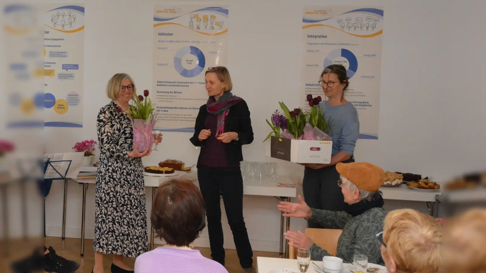 Initiatorin und Organisatorin Ottilia Zöllner vom Elisabethenverein freute sich über die Glückwünsche der Würmtalinsel von Friederike Hopfmiller und Andrea Schüler (v.l.).  (Foto: A.Tangerding)