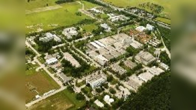 Fast so groß wie eine eigene kleine Stadt: Das »Helmholtz-Zentrum München« in Neuherberg.  (Foto: Helmholtz-Zentrum München)