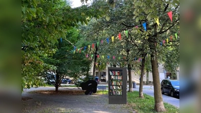 Am „Neuhauser Platz“, wie Anwohner die Fläche an der Volkartstraße 84 nennen, wird am 16. Mai der neue Bücherschrank eingeweiht. (Foto: Saskia Iara Neumeister)