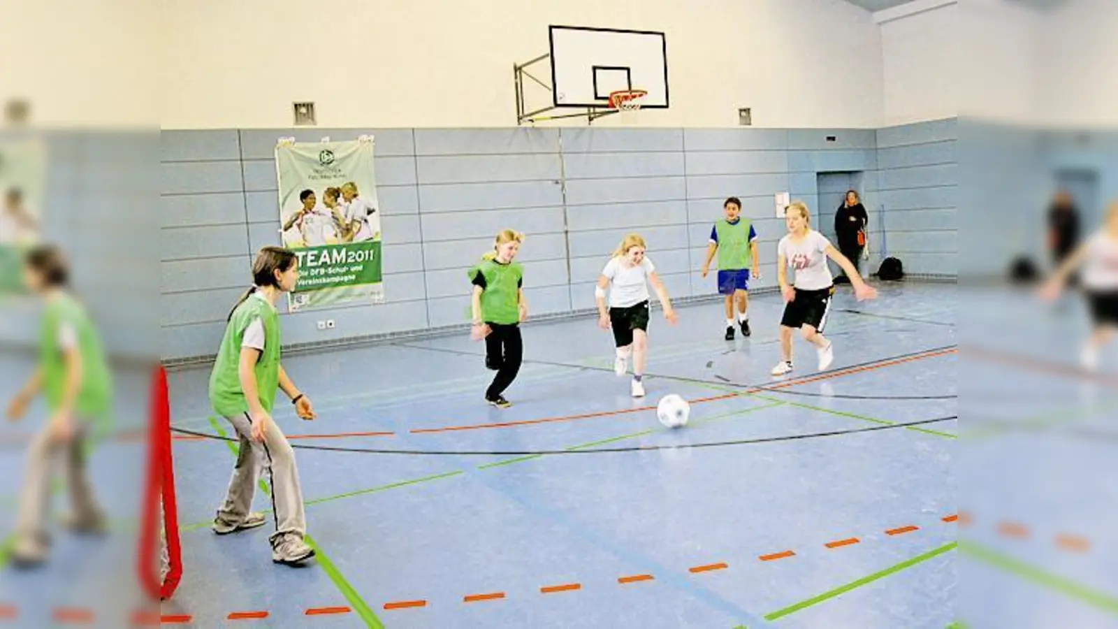 Spielwillen zeigten die Spielerinnen des ersten Fußball-Turniers für Mädchen am Gisela. (Foto: Schule)