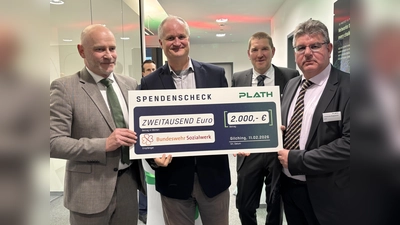 Anlässlich der Eröffnung der Niederlassung in Gilching spendete die Plath Solutions GmbH 2.000 Euro an das Bundeswehr- Sozialwerk.  (Foto: Plath GmbH)