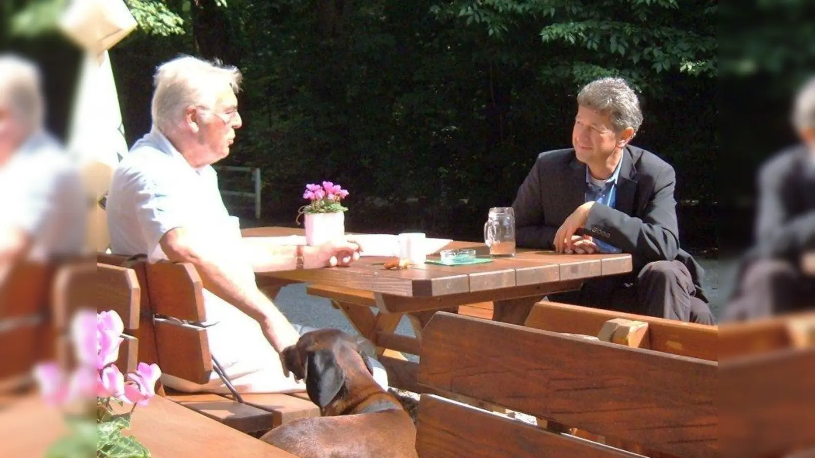 Milliarden nach Berlin, Unsummen für die Euro-Rettung: Den Unmut von Rolf Böhm (li.) kann Prof. Dr. Michael Piazolo (re.) durchaus nachvollziehen. (Foto: AH)