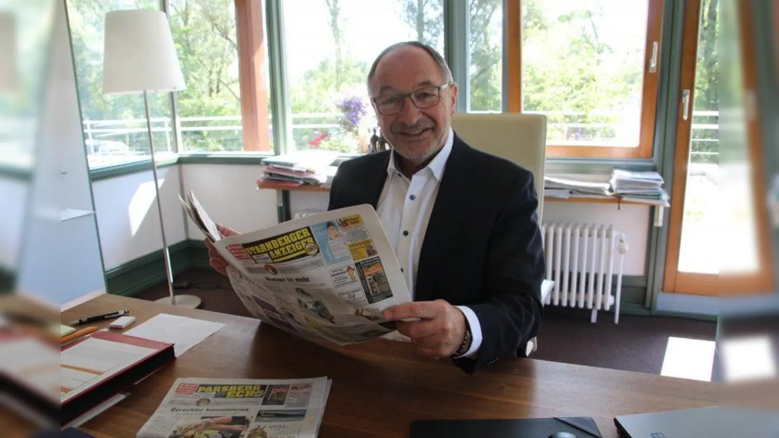 Zum Lesen hat der scheidende Landrat Karl Roth in Zukunft mehr Zeit. (Foto: Conradt)