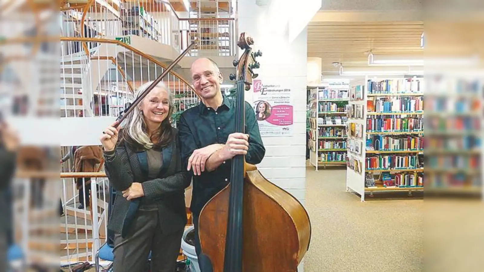 Cornelia Zetzsche und Bassist Alexander Haas präsentieren die literarischen Entdeckungen 2015. (Foto: VA)
