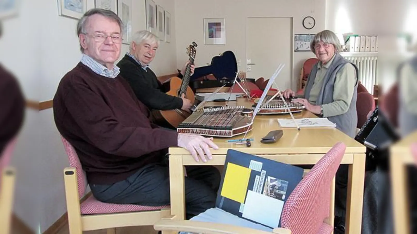 Georg Stadler (l.), Max Aigner und Gretl Krahmer und suchen »Nachwuchs« für die »Staad Lustigen«.	 (Foto: Trudy Dorn)