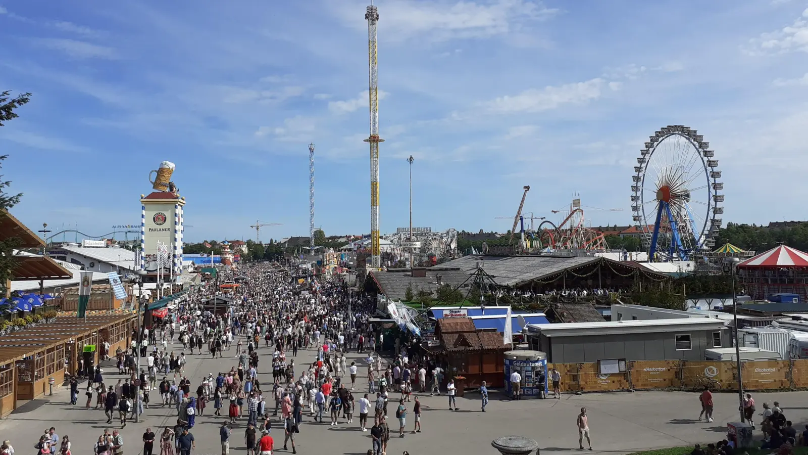 Bis zur „Halbzeit” sei die Wiesn 2026 weitgehend friedlich verlaufen, resümiert die Münchner Polizei. (Archivbild: mha)