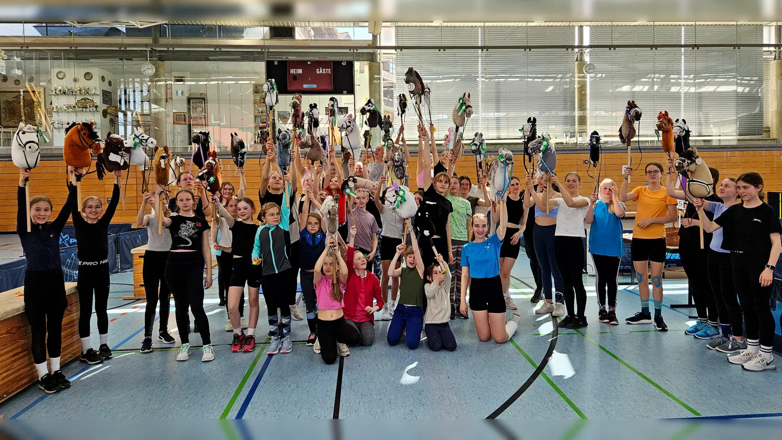 Die Hobby Horser mit Cara Pohlus freuten sich über den gelungenen Flowerrise Cup. (Foto: TSV Starnberg)