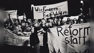 Die Massenflucht von DDR-Bürgern aus Ungarn und der CSSR im Sommer 1989 veranlasst immer mehr Menschen in der DDR, auf die Straße zu gehen und gegen die Politik des SED-Regimes zu protestieren. (Foto: Harald Kirschner)