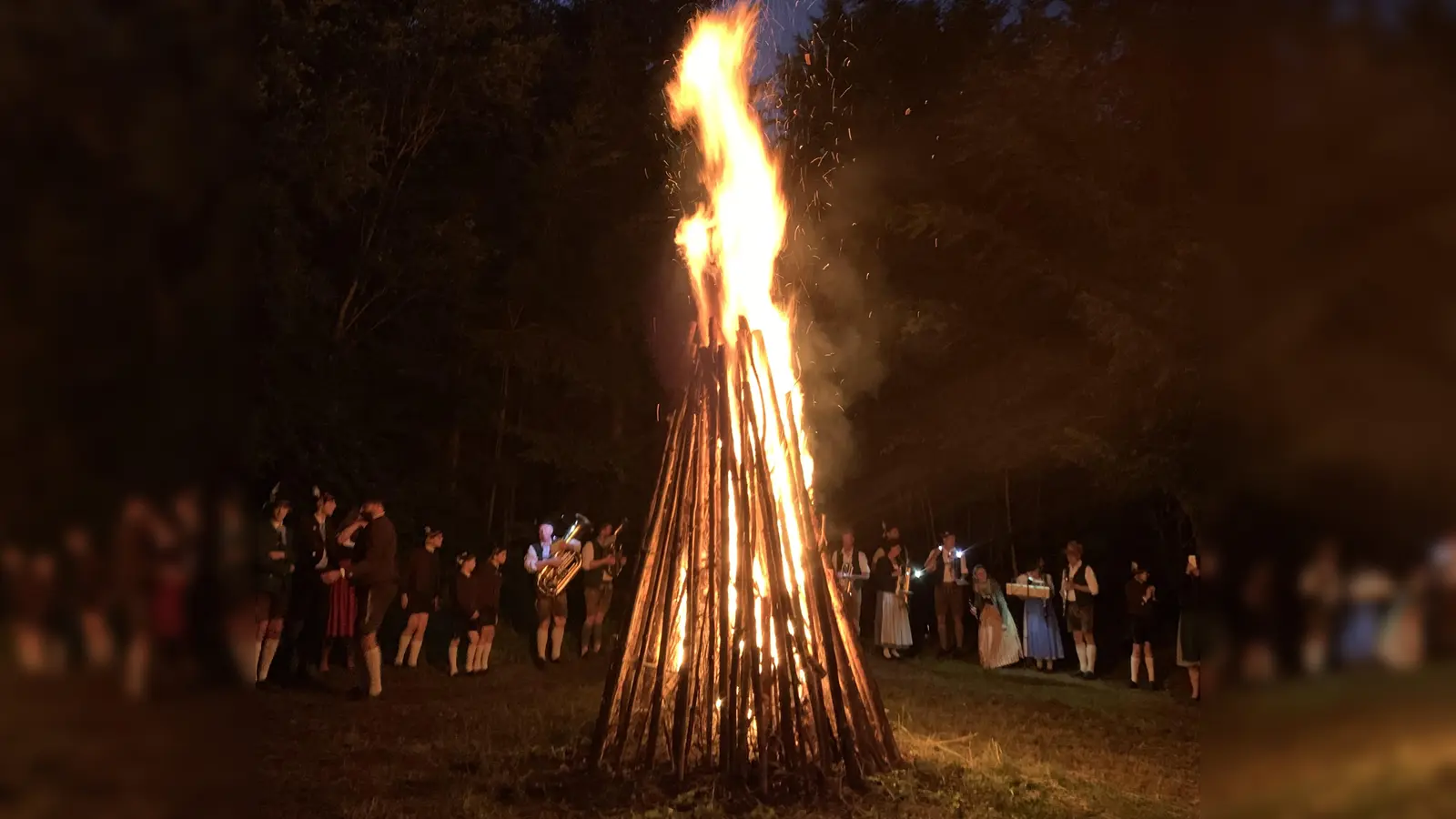 Immer wieder ein faszinierendes Ereignis: das traditionelle Johannisfeuer. (Foto: © FSG-Starnberg)