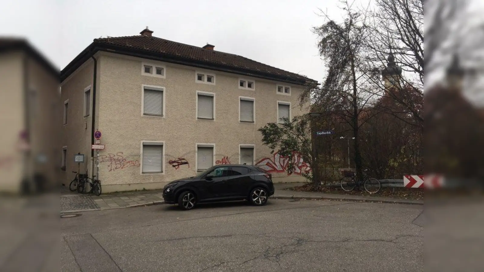 Im Durchgang von der Engelhardstraße Richtung Brudermühl- bzw. Plinganserstraße werden zirka acht Fahrradabstellplätze entstehen. (Foto: lsc)