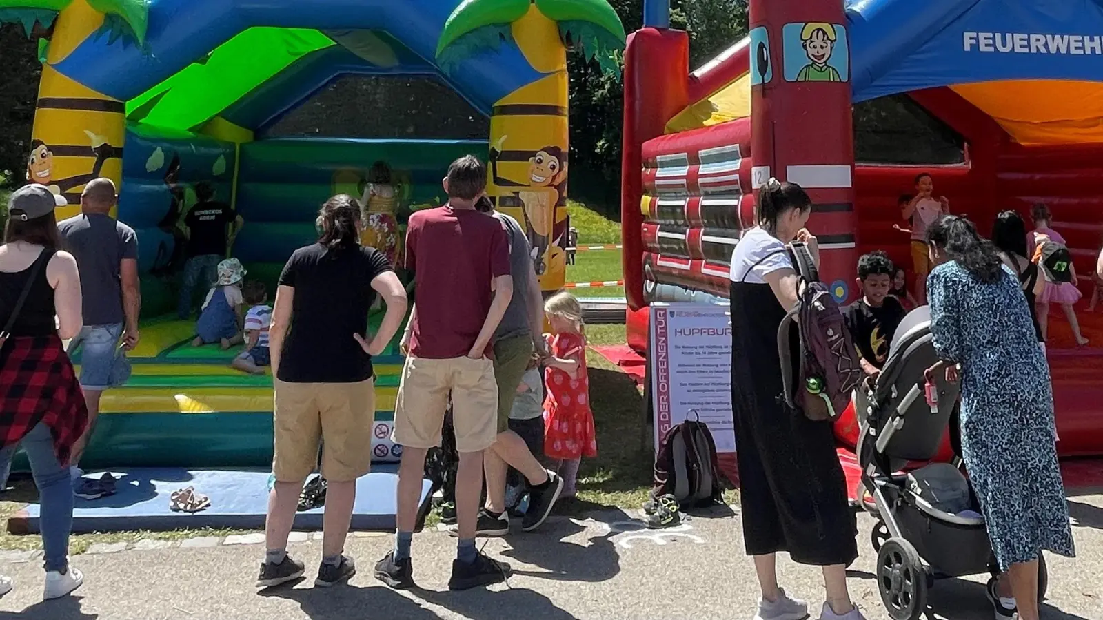 Sehr beliebt beim Kinderfest in Zorneding ist die Hüpfburg, die zum Toben einlädt. (Foto: hw)