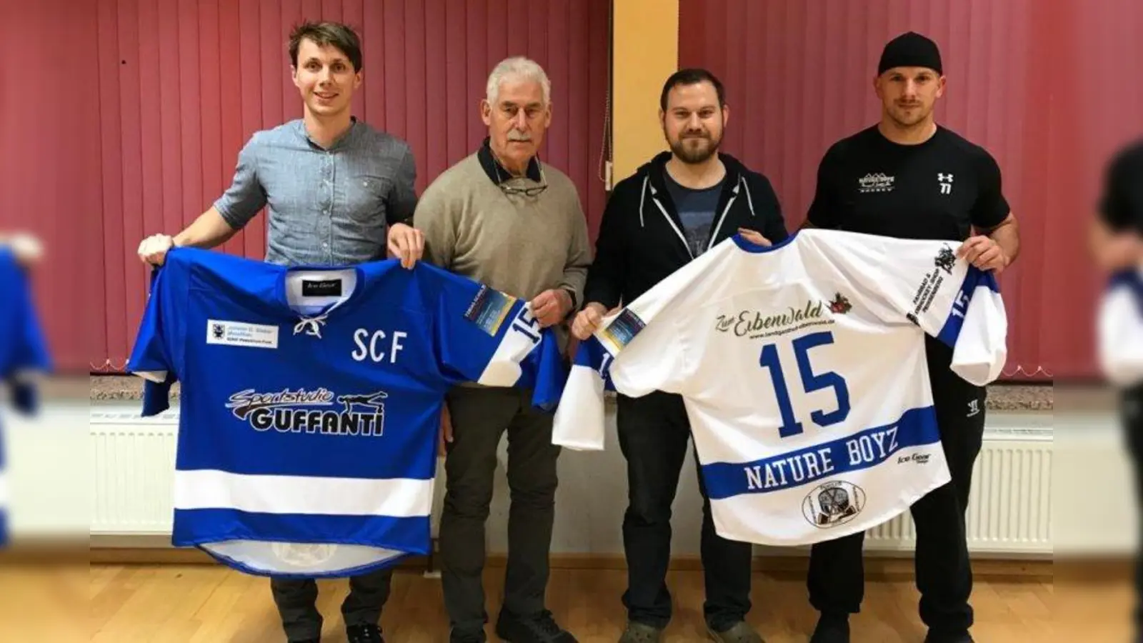 Mannschaftskapitän Manfred Guggemos, Peter und Marco Guffanti sowie Martin Burger, ehemaliger Kapitän und jetziger zweiter Abteilungsvorstand (von links). (Foto: SC Forst)