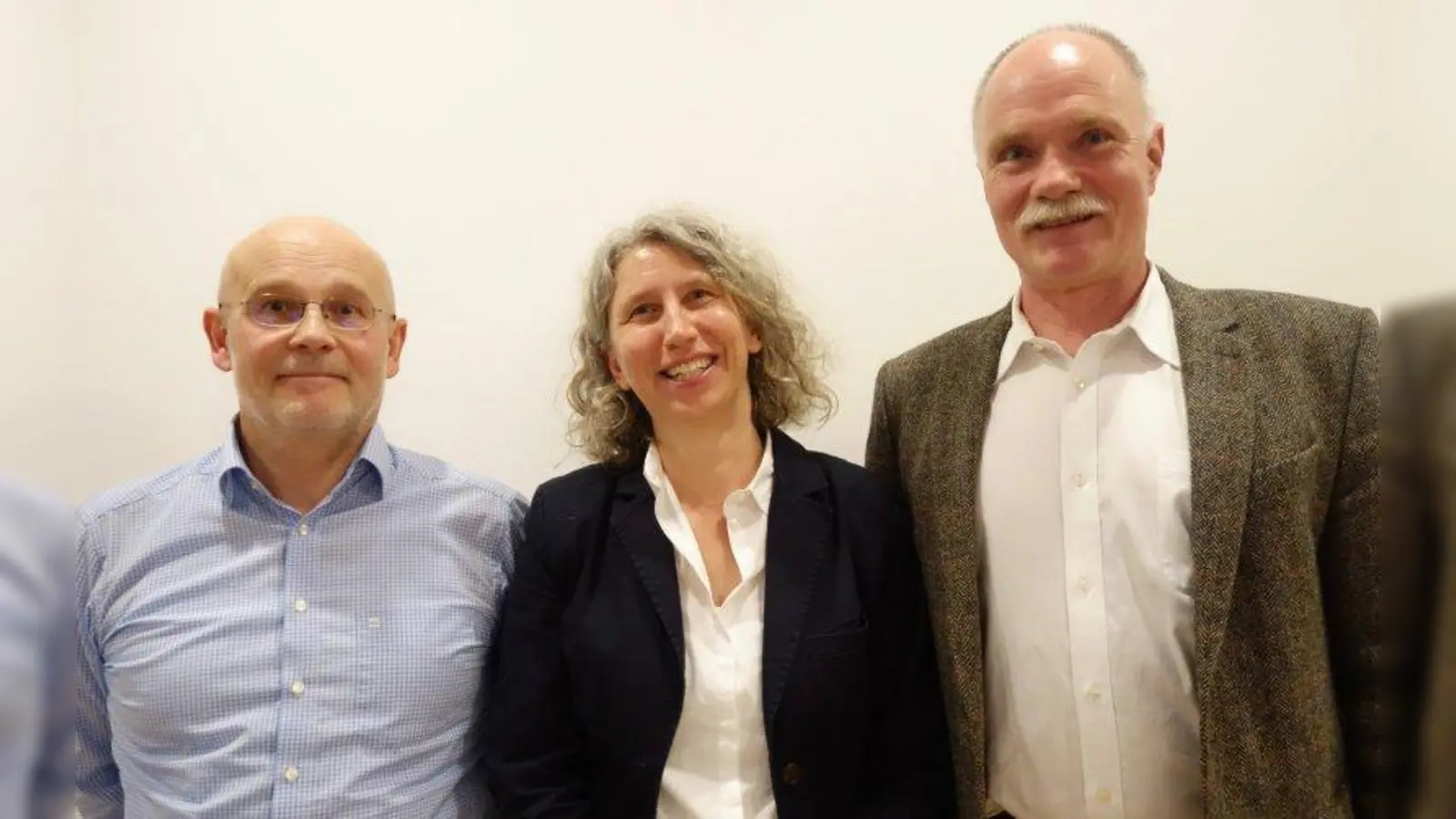 Die drei Vorstände des neuen Vereins „Wohnen am Teilsrain” v. l.: Thomas Rößler, 2. Vorsitzender; Ulrike Huch, 1. Vorsitzende und Ulrich Ofer, Schatzmeister. (Foto: Egon Rohe)