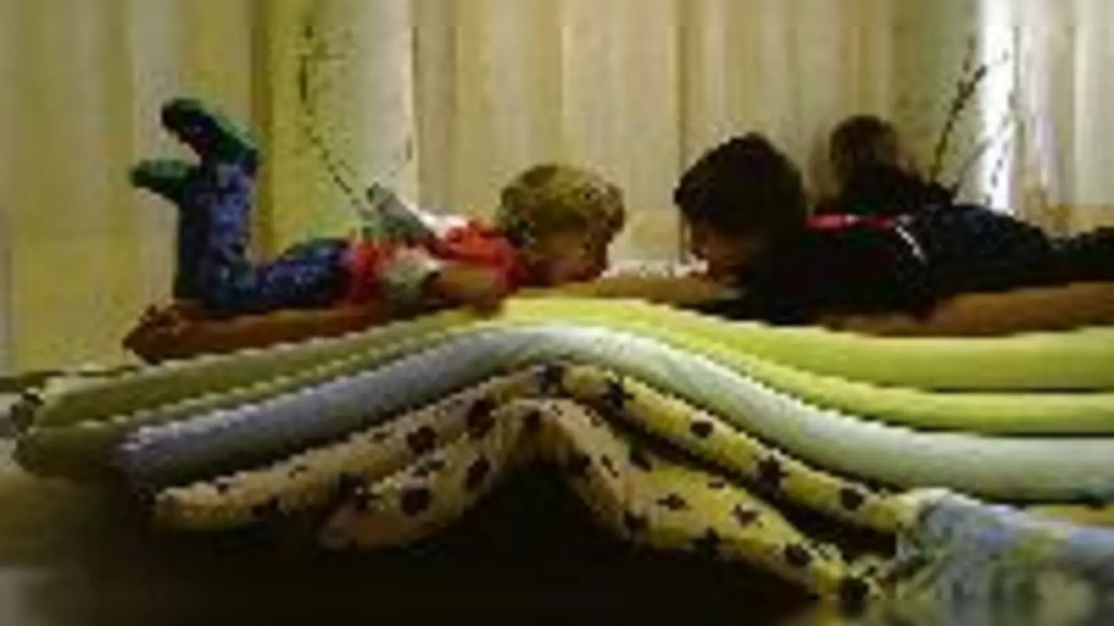 Märchen erleben, etwa, wie es ist, auf einer Erbse zu liegen, können Kinder ab drei Jahren derzeit im Kinder- und Jugendmuseum.  (Foto: KJM München)