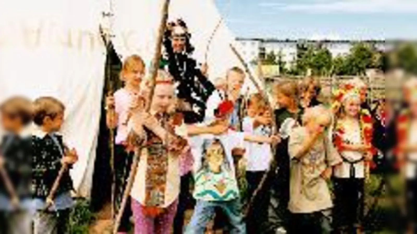 Welt der  (Foto: Pfeil und Bogen gehören zur Ausstattung echter Indianer-Kids dazu.)