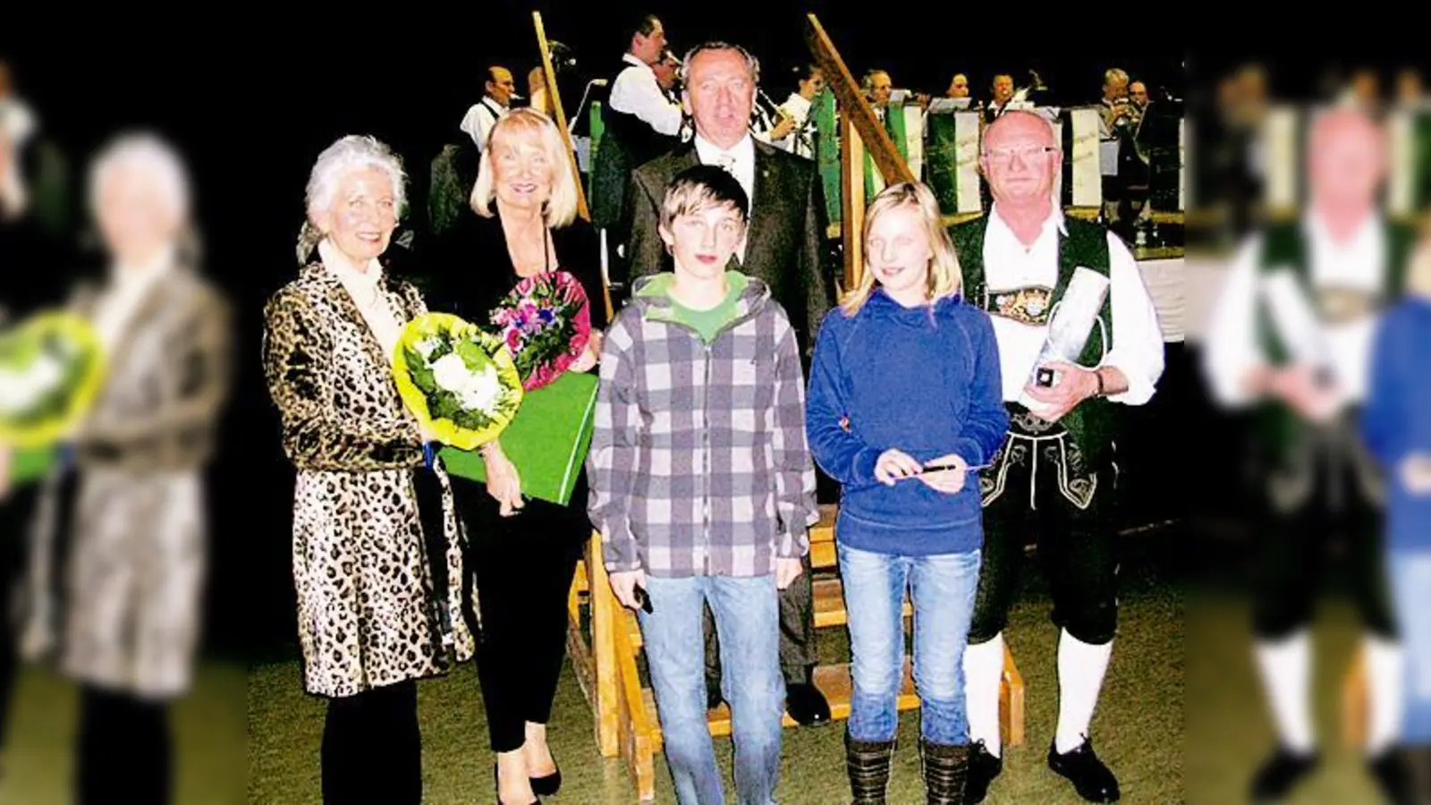 Von links: Sybille Ryska, Angelika von Szczytnicki, Maximilian Bernhard, Erster Bürgermeister Udo Ockel, Noemi Bartl und Alfred Moder.  (Foto: Privat)