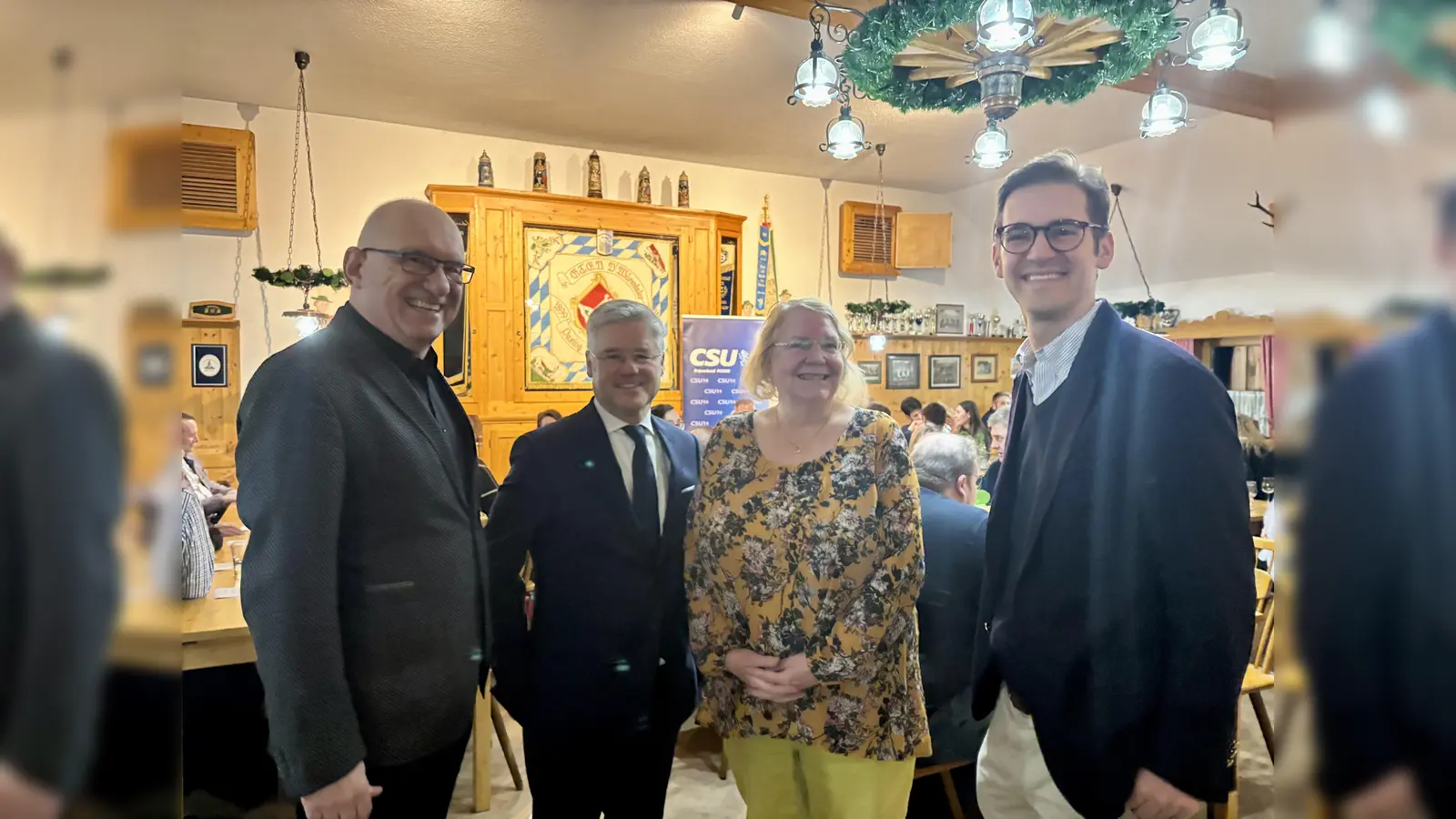 Traditioneller Neujahrsempfang der CSU Pasing mit Frieder Vogelsgesang, Winfried Kaum, Bezirksrätin Barbara Kuhn und Bundestagskandidat Stephan Pilsinger (v.l.). (Foto: Ulrike Seiffert)
