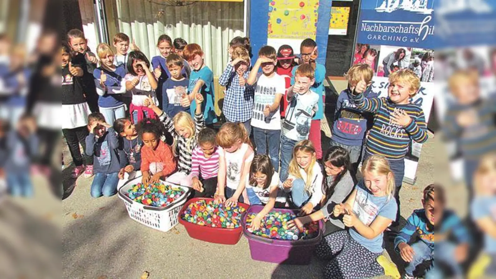 Die Kinder der Mittagsbetreuung an der Grundschule Ost sind stolz: so viele bunte Deckel! 	 (Foto: NBH Garching)