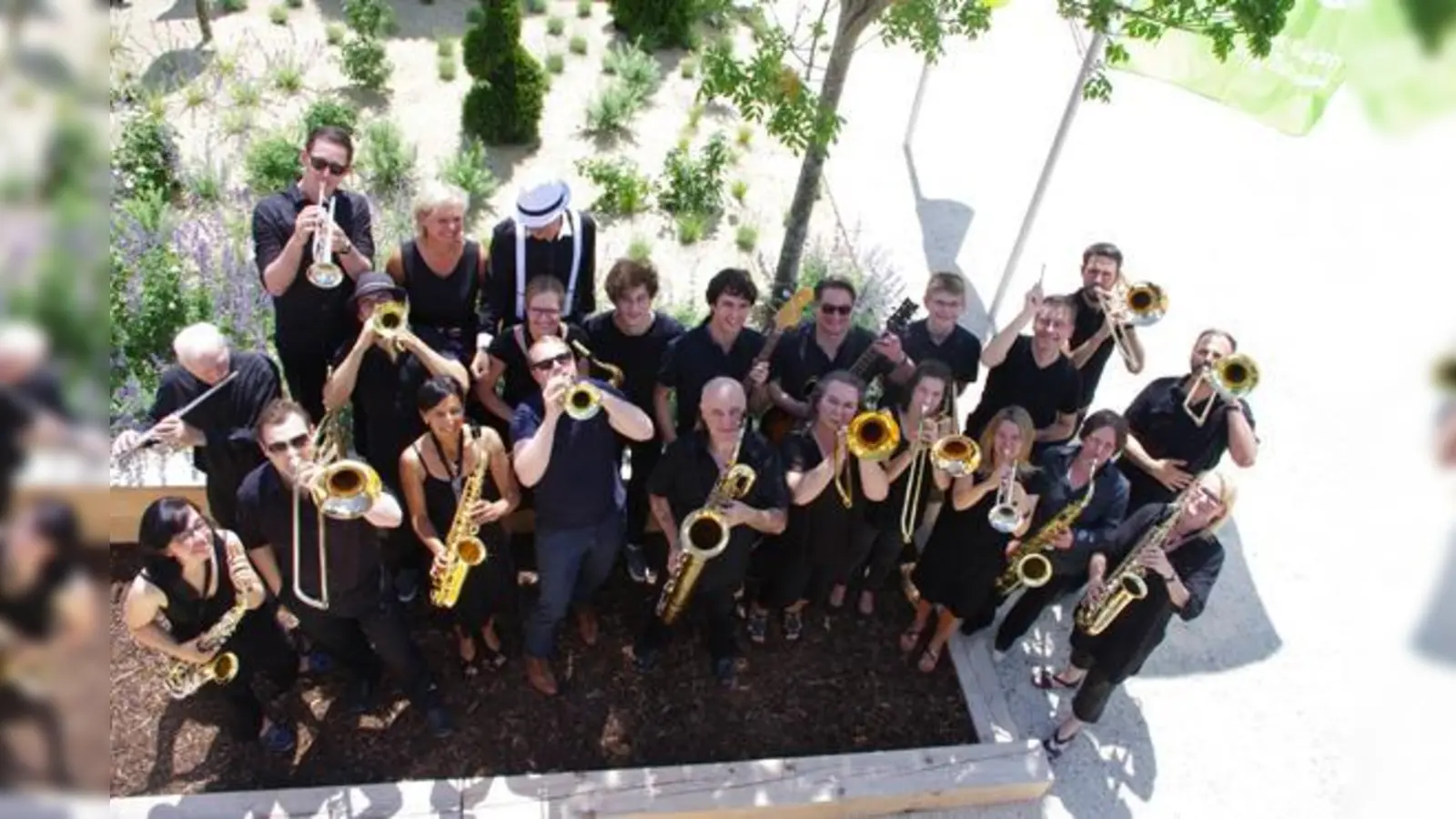 Die tabtuwab Big Band setzt sich aus Musikern zusammen, denen die Freude am Spiel vom ersten bis zum letzten Ton anzumerken ist.  (Foto: Thomas Kreil)