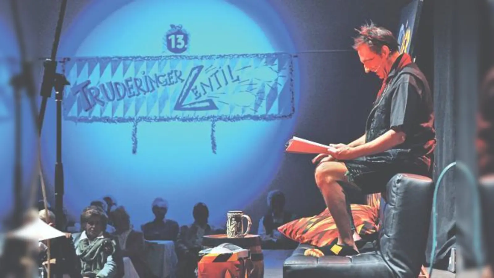 Winfried Frey schenkte als Teufel des Münchner Ostens der Polit-Prominenz ordentlich ein. 	 (Foto: Carolin Krause)